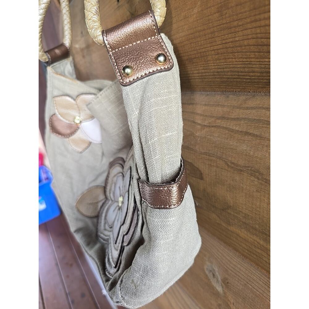 Relic Purse Beige Canvas Tea Rose Appliqué Double Shoulder Strap Hobo Handbag - Picture 2 of 11